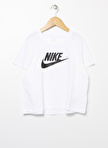 Nike Çocuk Beyaz Bisiklet Yaka Cropped Fit Baskılı T-Shirt DA6925-102 G NSW TEE CROP FUTURA