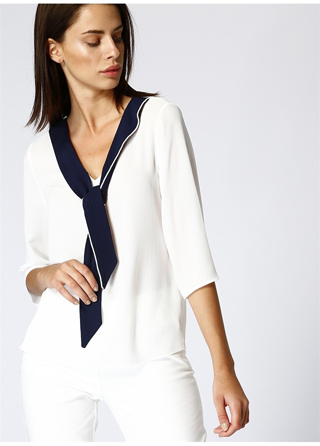 Koton Fular Detaylı Şifon Beyaz Bluz