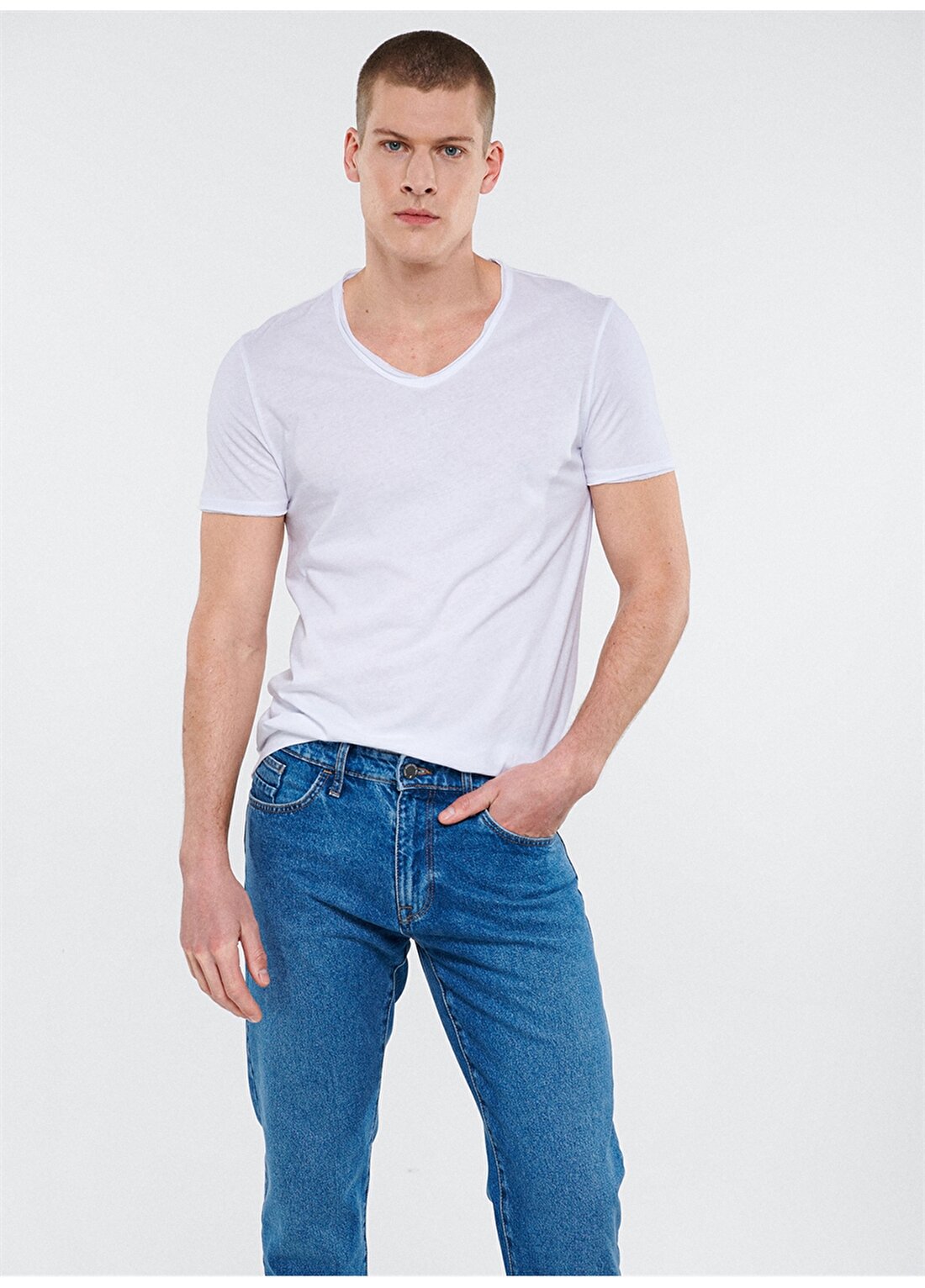 Mavi V Yaka Dar Düz Beyaz Erkek T-Shirt