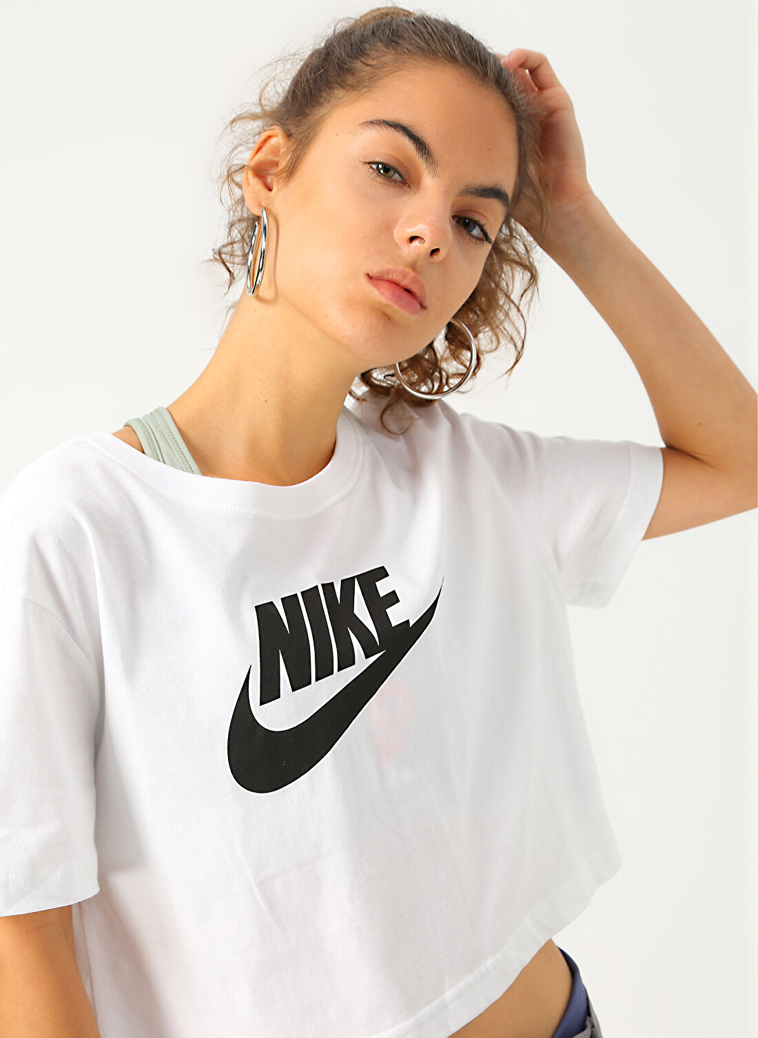 Nike Yuvarlak Yaka Baskılı Beyaz Kadın T-Shirt BV6175-100 TEE ESSNTL CRP ICN FTR