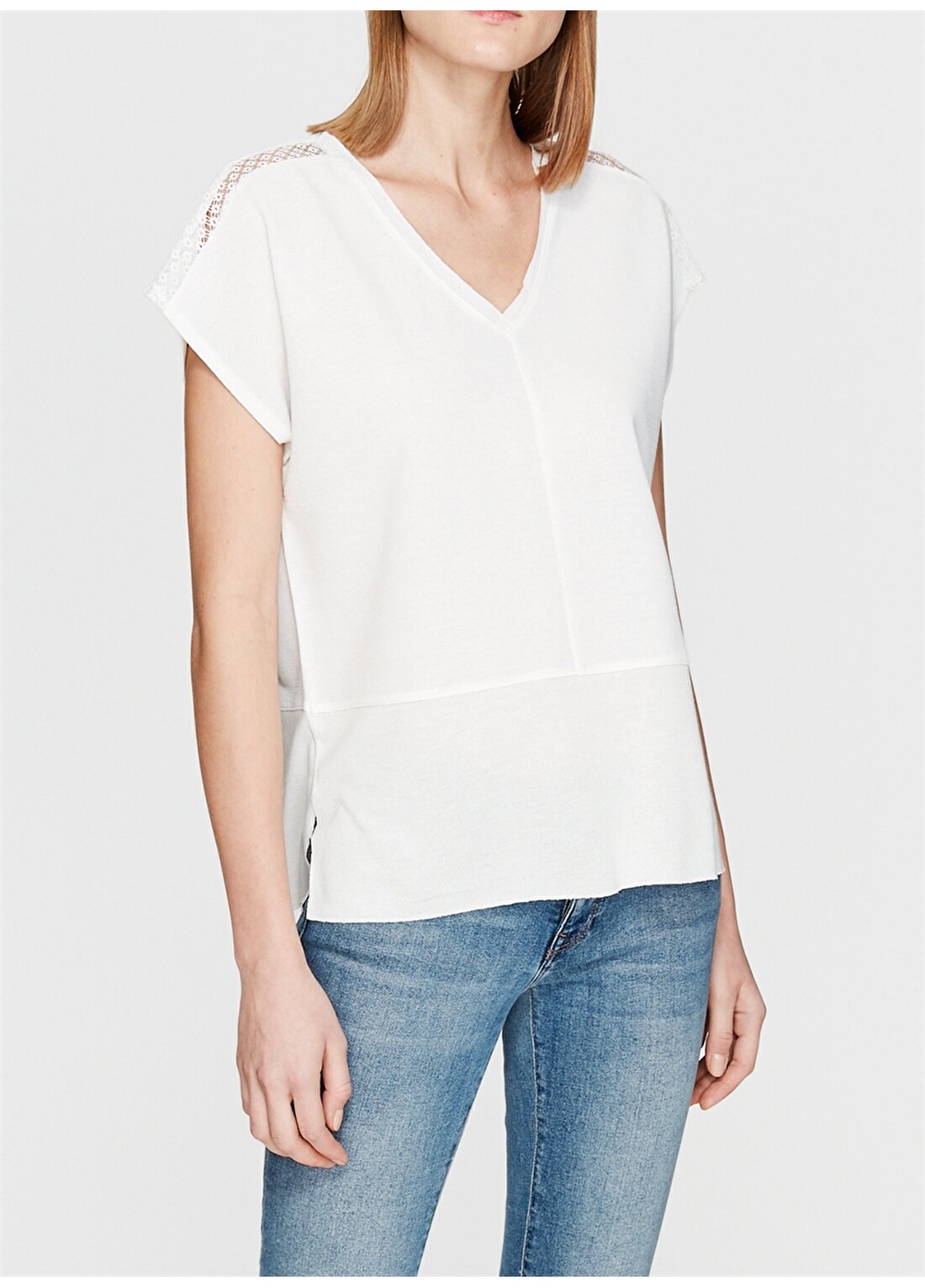 Mavi V Yaka Standart Düz Koyu Beyaz Kadın T-Shirt