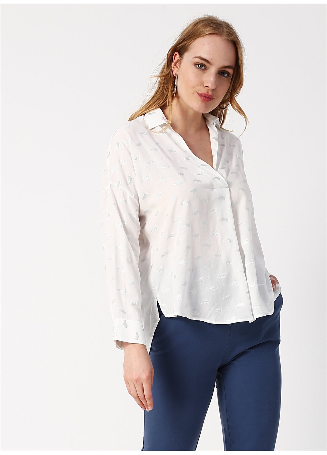 House Of Camellia Gömlek Yaka Simli Uzun Kollu Beyaz Kadın Bluz