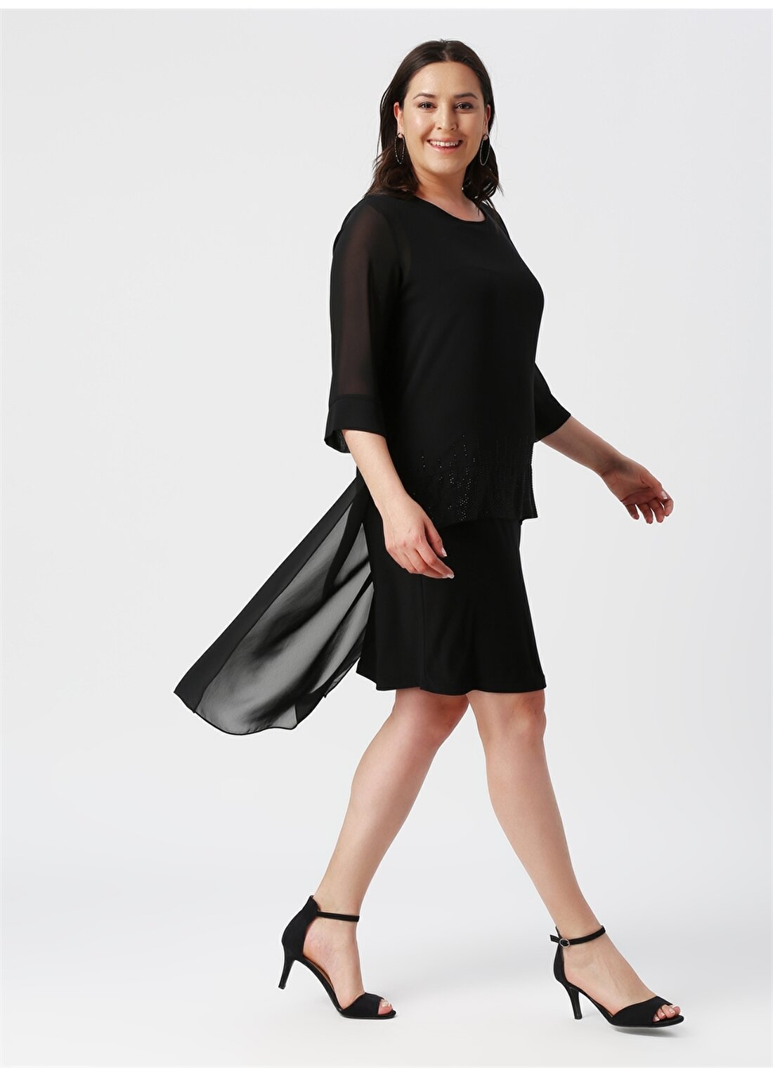 Selen O Yaka Yarım Kol Tül Pelerin Detaylı Taş İşlemeli Siyah Kadın Elbise