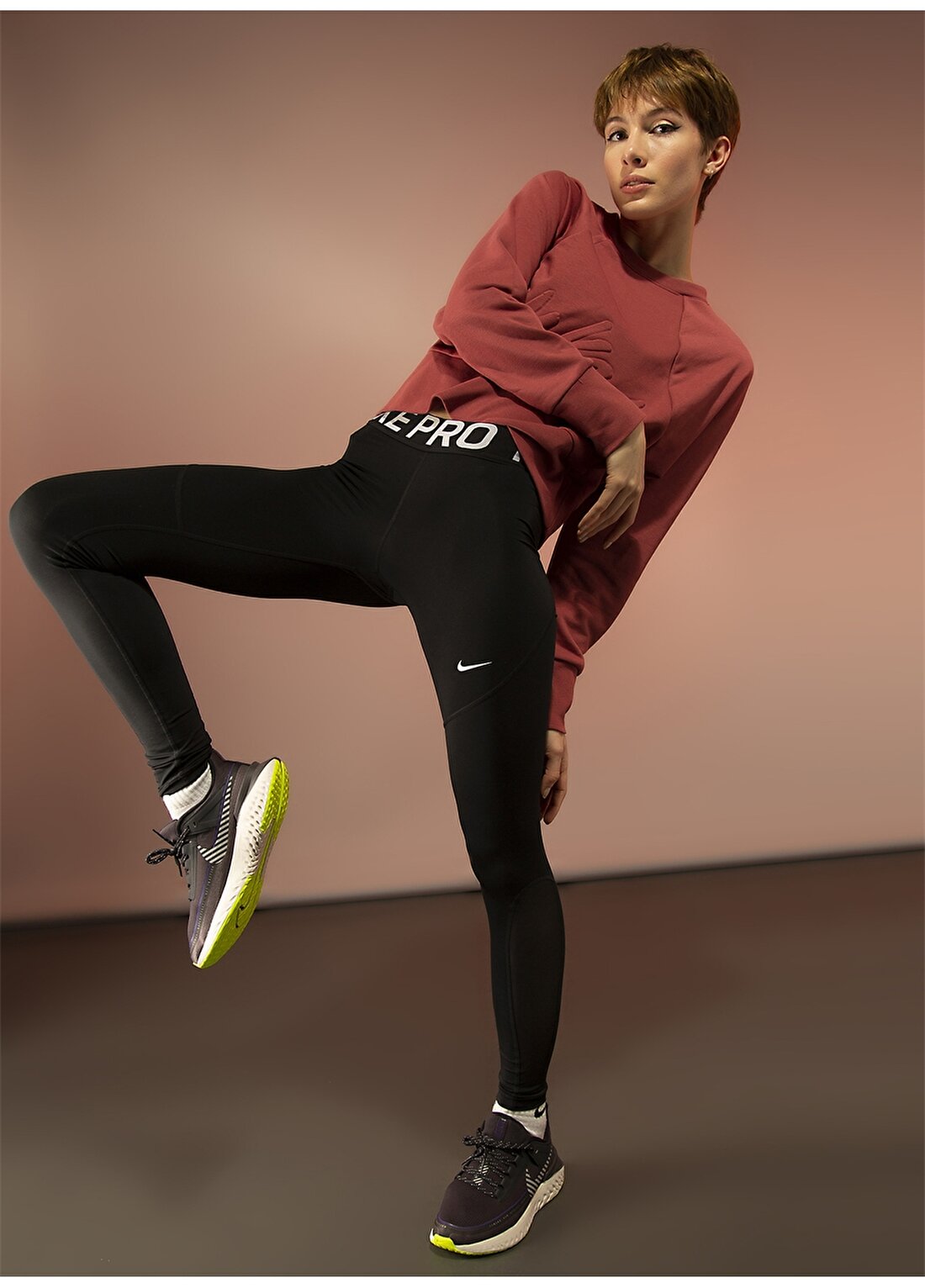 Nike AO9968-010 Siyah - Beyaz Kadın Tayt