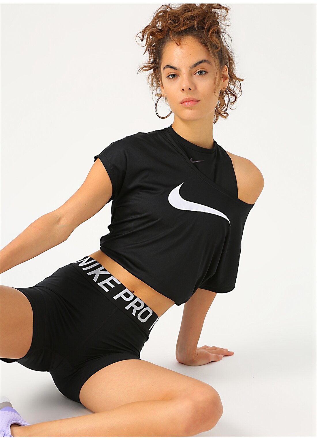 Nike Swoosh Kısa Kollu Kadın T-Shirt
