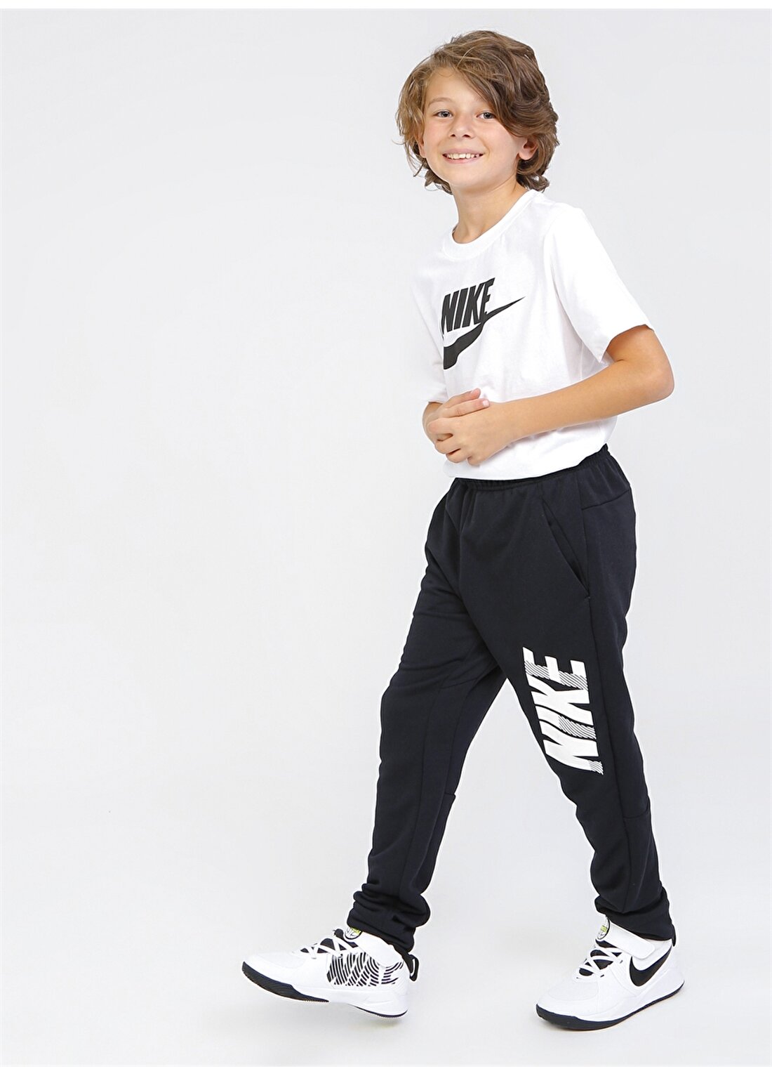 Nike Sportswear Genç Çocuk T-Shirt