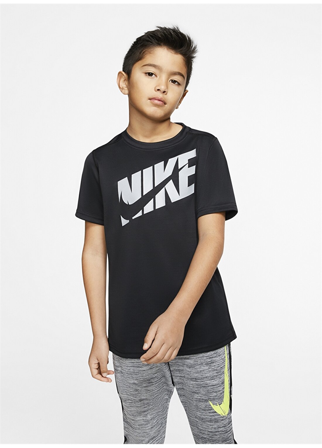 Nike CJ7736-010 B NK Hbr+ Performance Top SS Siyah Erkek Çocuk T-Shirt