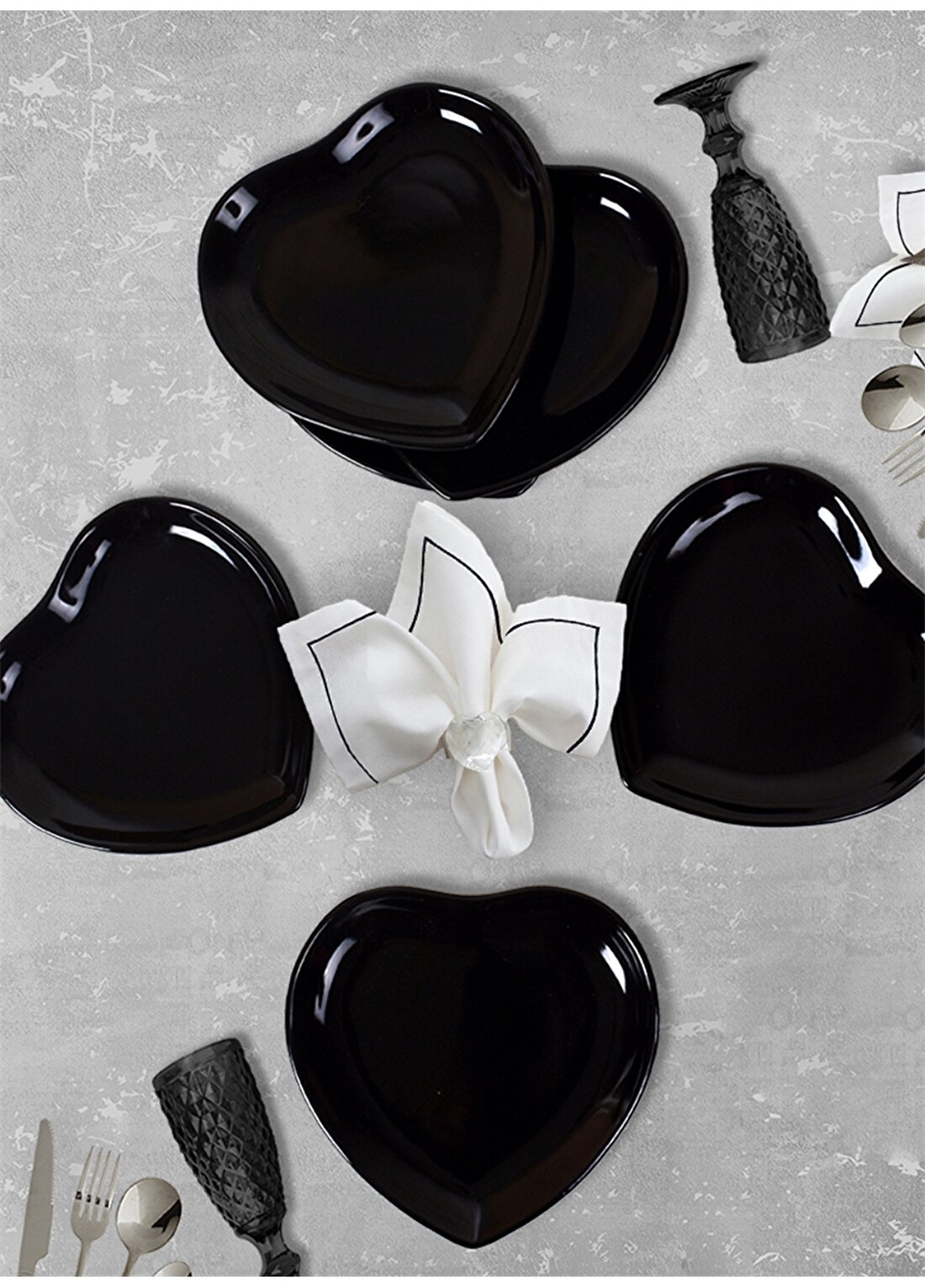 Keramika Siyah Kalp 25 Cm 6 Adet Servis Tabağı