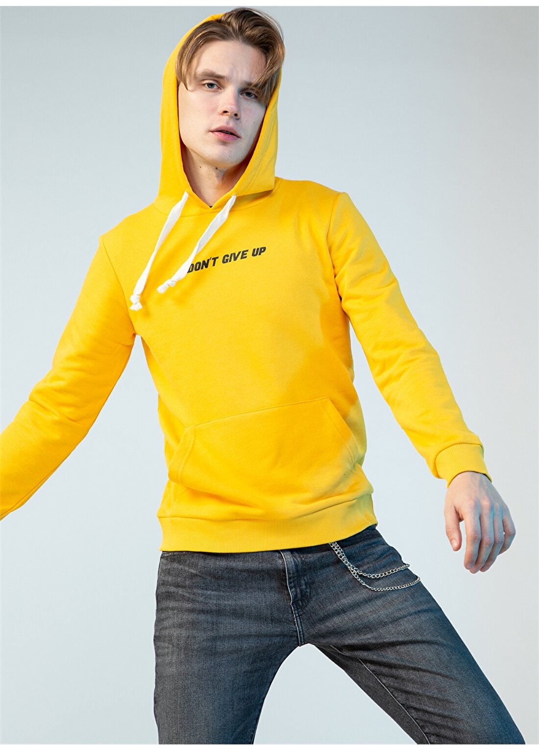 Fabrika Sloganlı Kapüşonlu Sarı Sweatshirt