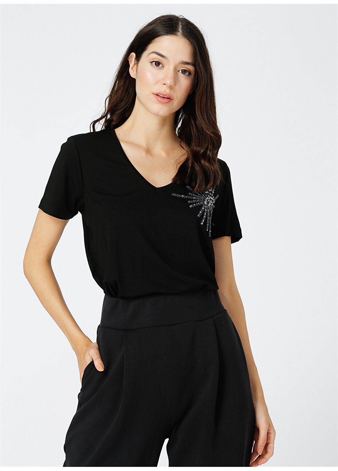 Fabrika Comfort V Yaka Nakışlı Siyah Kadın T-Shirt CM-CHRYSLER