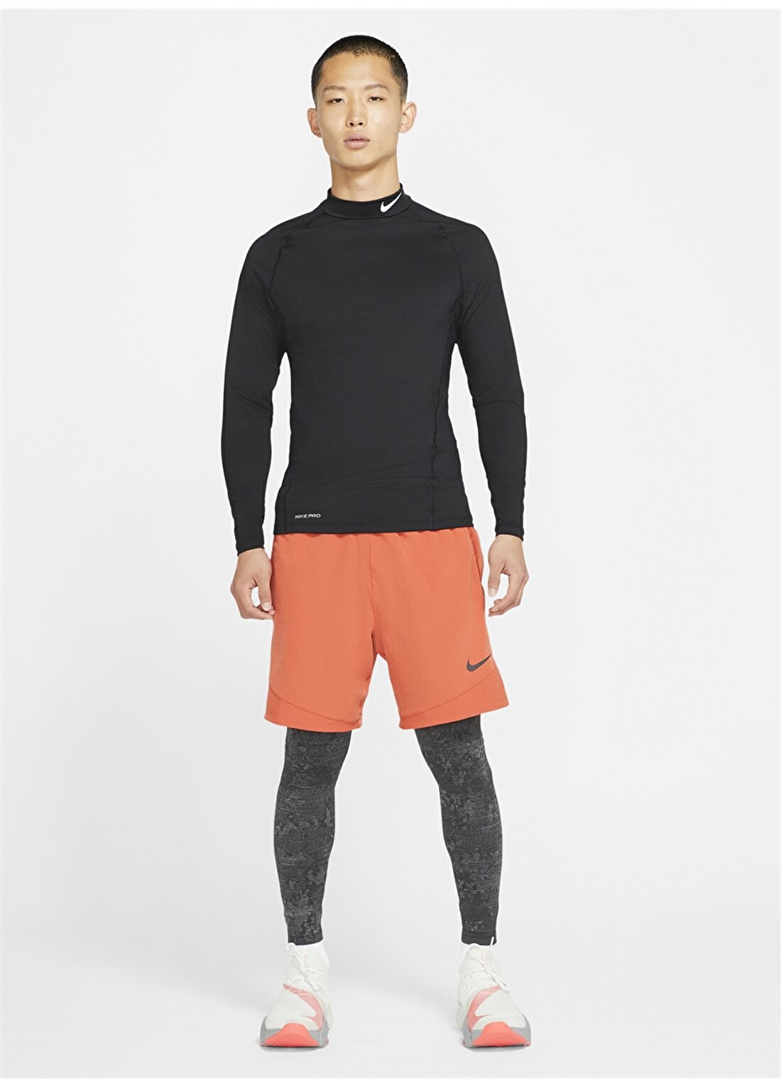 Nike Dik Yaka Dar Kalıp Siyah Erkek Sweatshirt