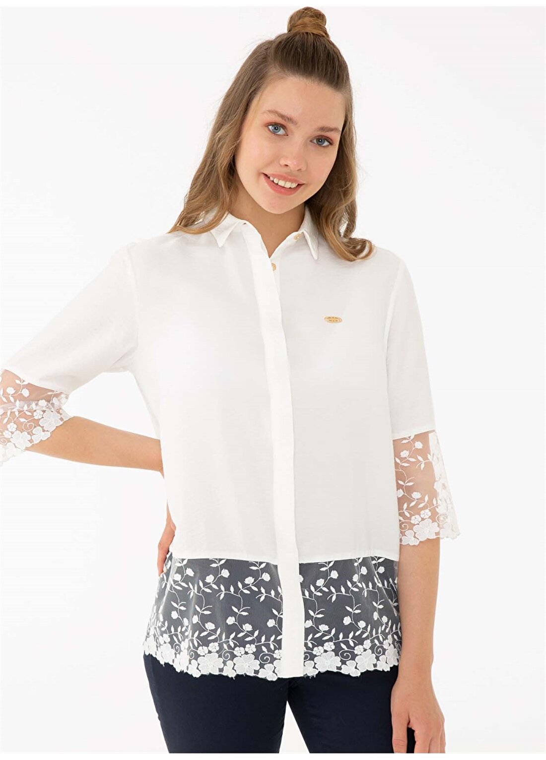 U.S. Polo Assn. Comfort Fit Klasik Gömlek Yaka Uzun Kollu Uçları Şeffaf Desenli Beyaz Kadın Gömlek