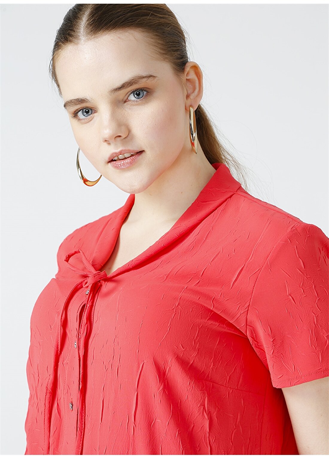 Selen V Yaka Kısa Kollu Crinkle Desen Kırmızı Kadın Bluz
