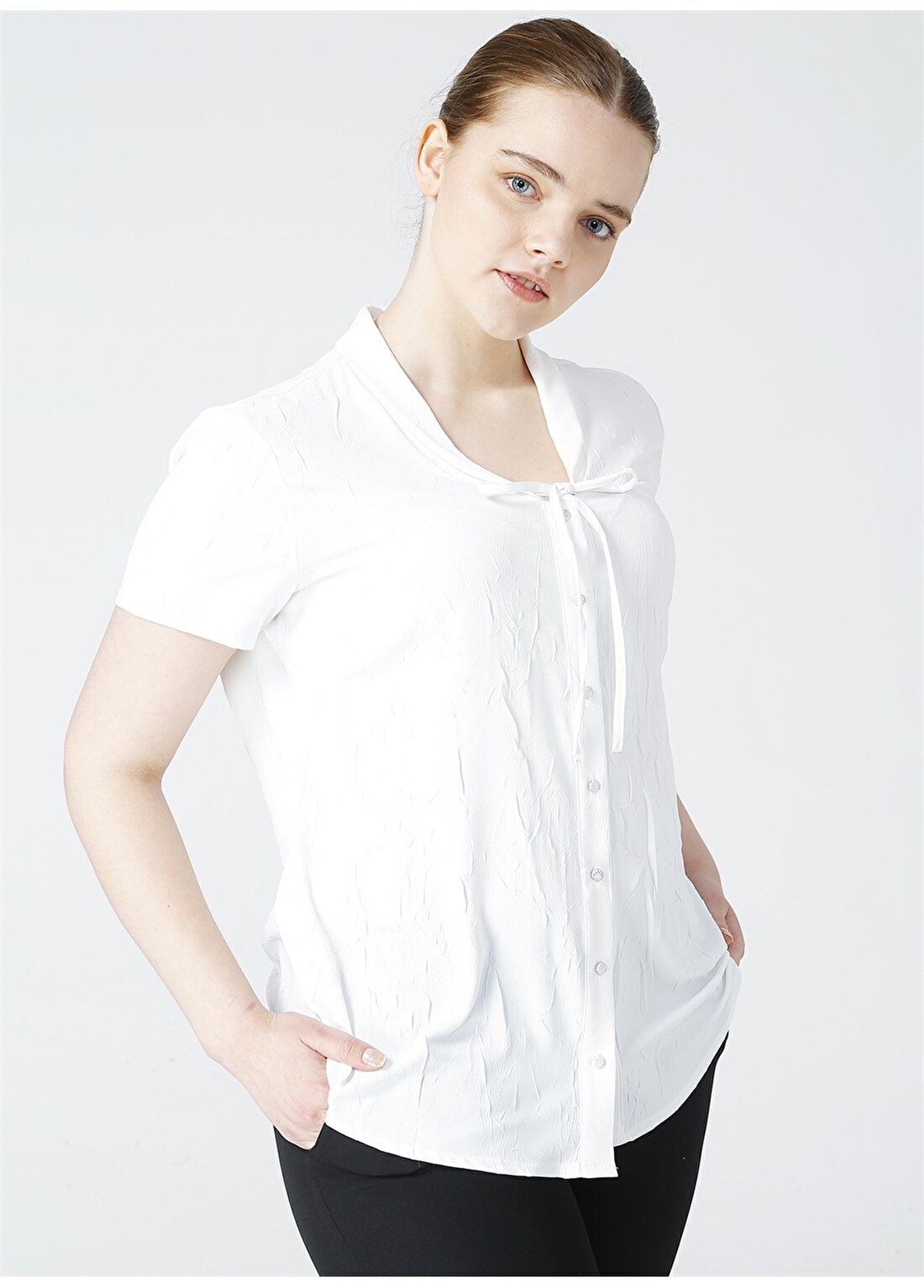 Selen 21YSL8903 V Yaka Kısa Kollu Crinkle Desen Beyaz Kadın Bluz