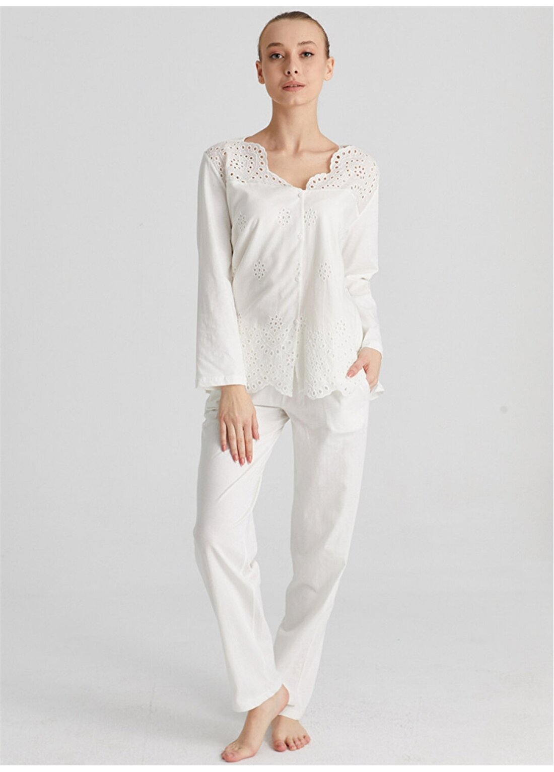 Magic Form V Yaka Uzun Kollu Dantel Desenli Beyaz Kadın Pijama Takımı