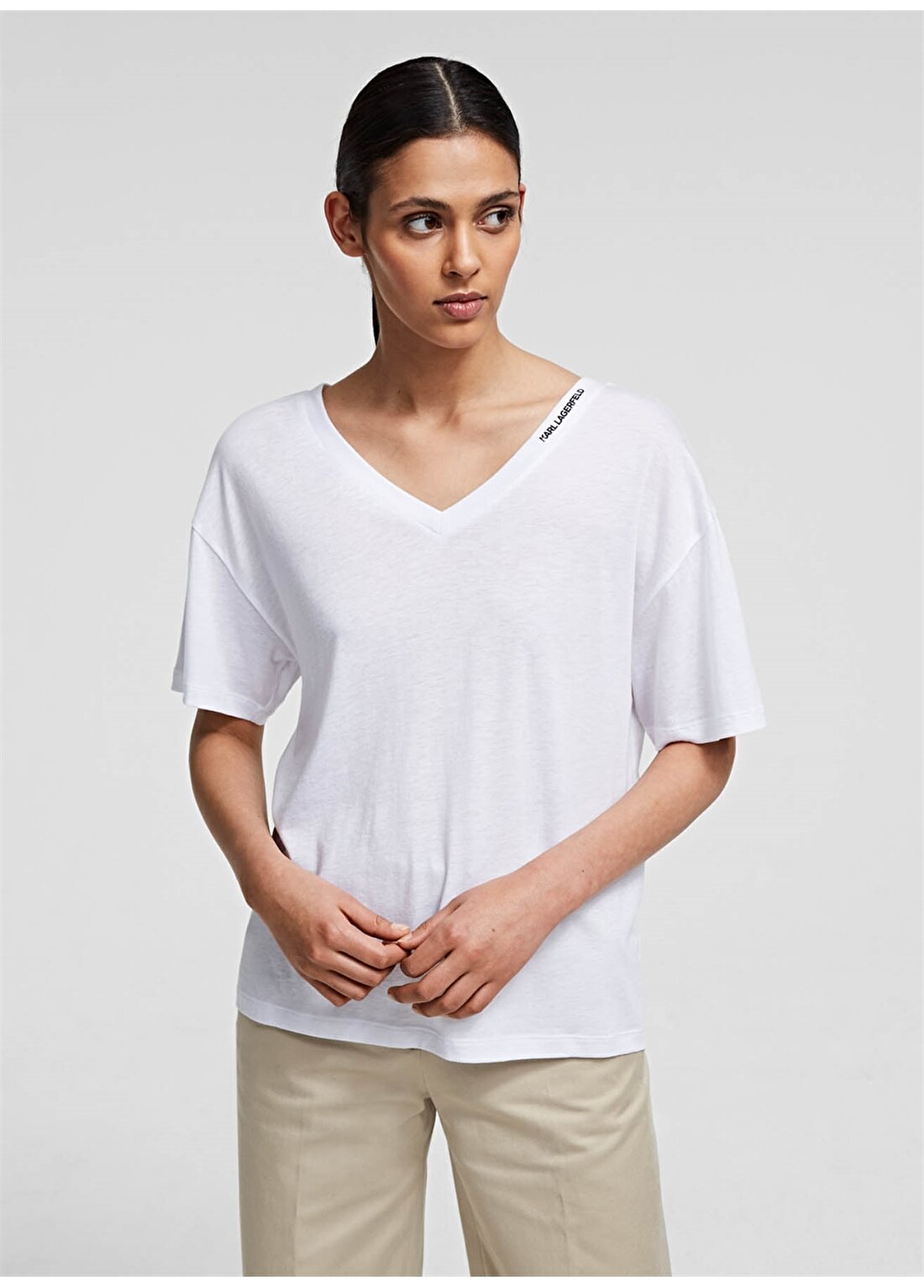 Karl Lagerfeld 211W1701 V Yaka Logolu Beyaz Kadın T-Shirt