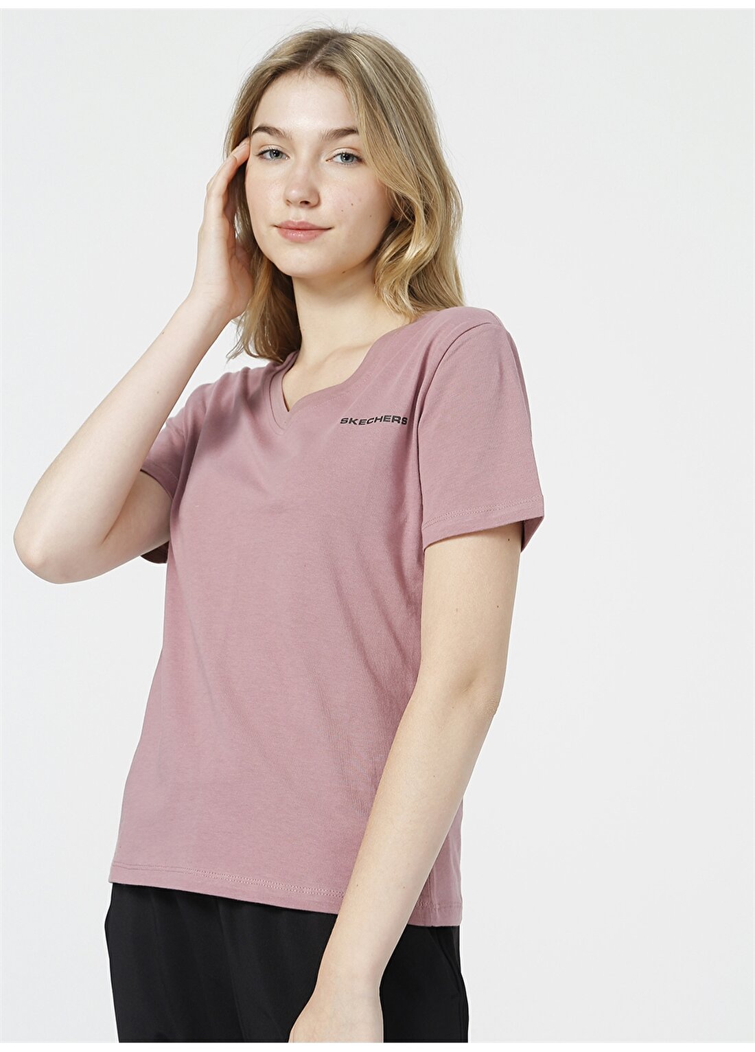 Skechers S212399-620 New Basics W V Neck Tee V Yaka Normal Kalıp Düz Kırmızı Kadın T-Shirt