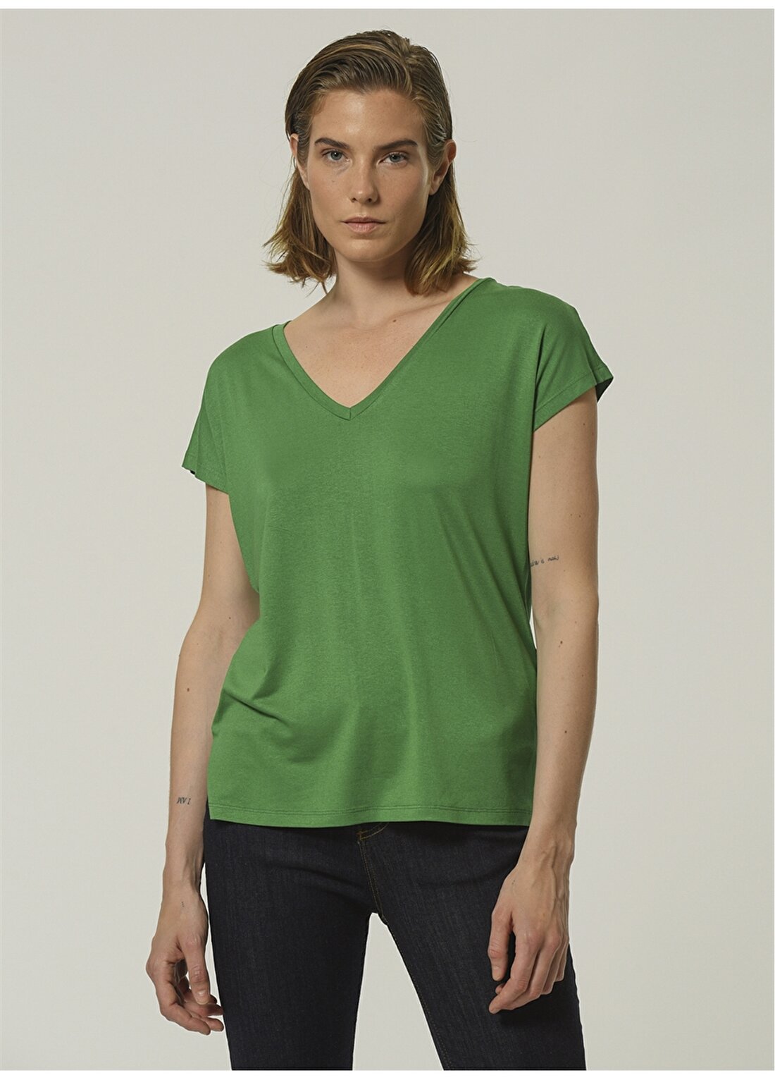 People By Fabrika 505551707 V Yaka Normal Kalıp Düz Yeşil Kadın T-Shirt