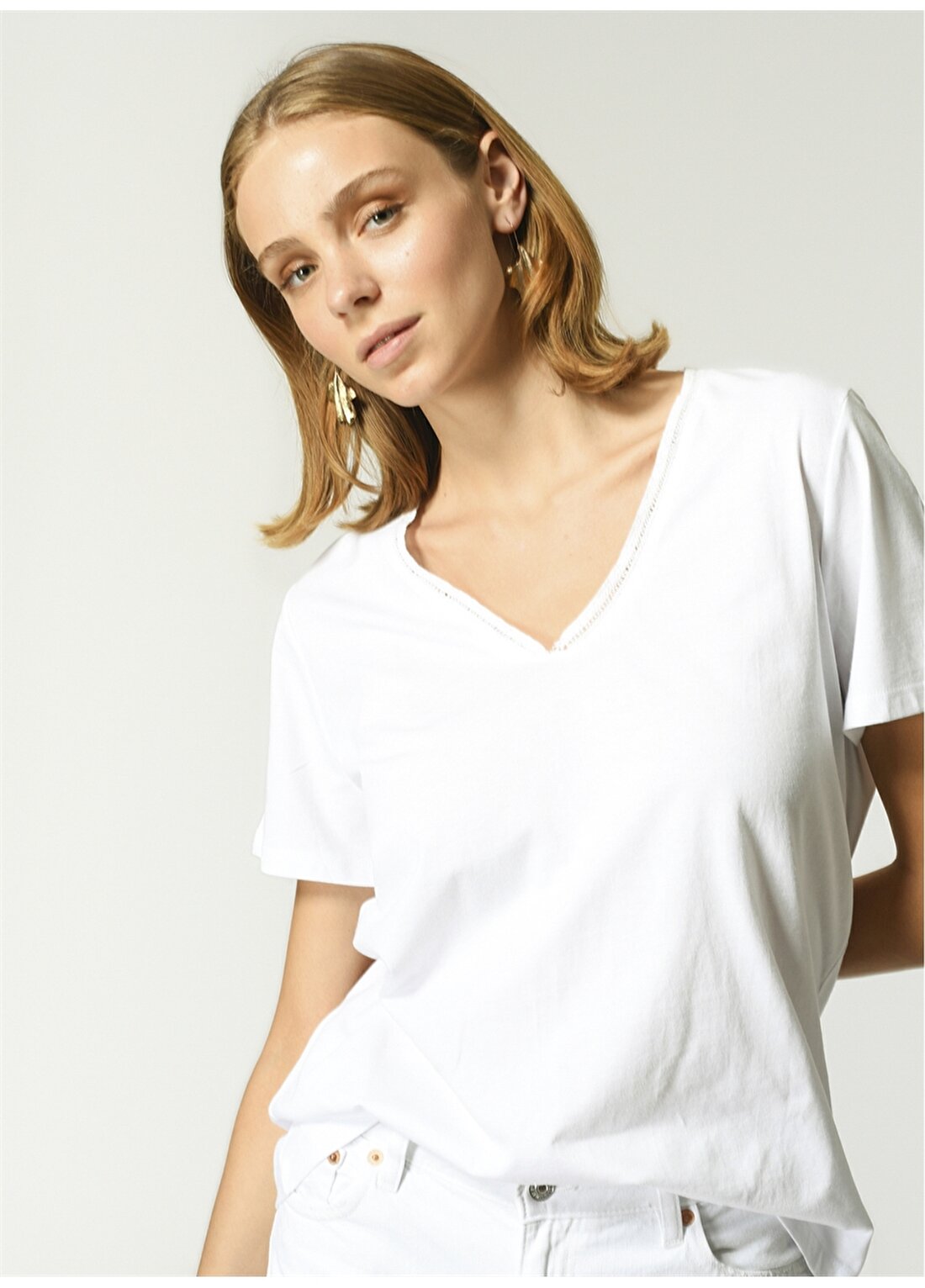 NGSTYLE V Yaka Kısa Kollu Düz Beyaz Kadın T-Shirt