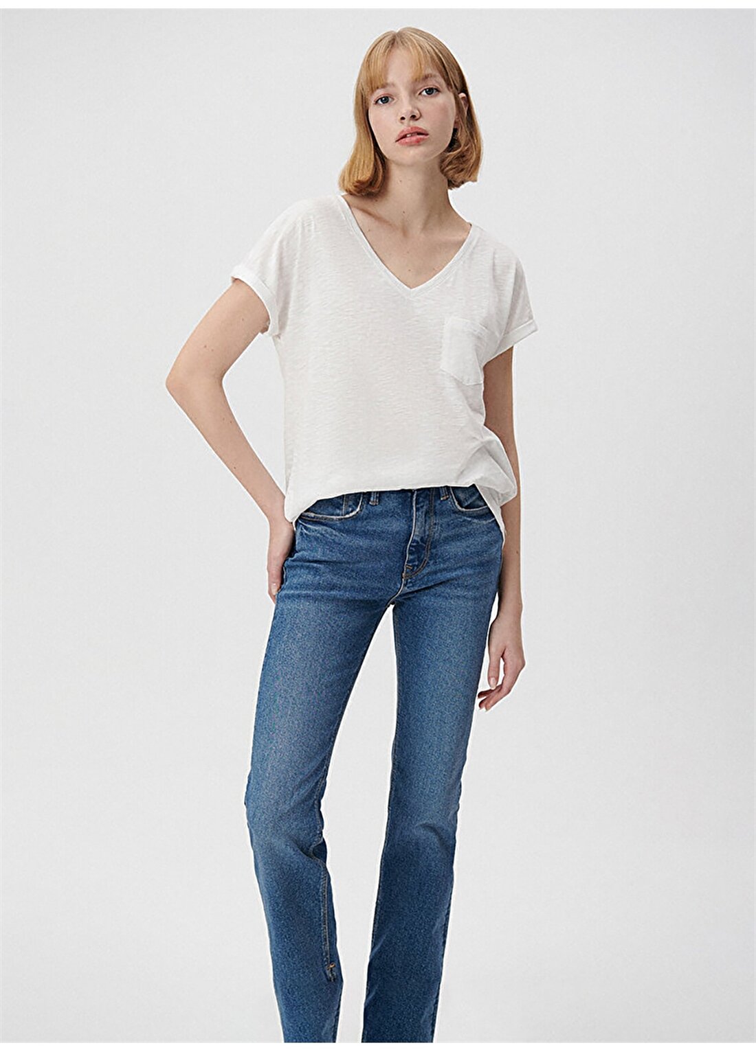 Mavi V Yaka Beyaz Kadın T-Shirt M1600961-620