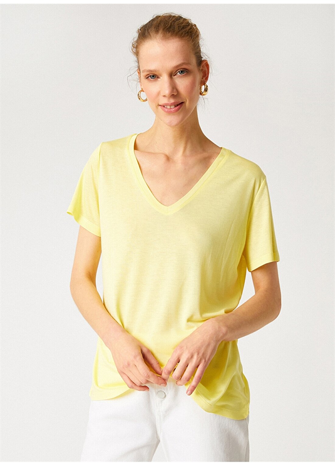 Koton 2YAK13046EK Yuvarlak Yaka Kısa Kollu Normal Kalıp Açık Sarı Kadın T-Shirt