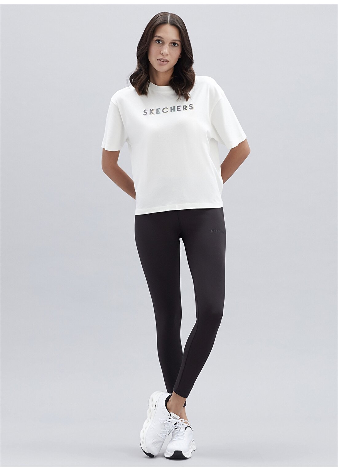 Skechers S221175-102 Shiny Logo Bisiklet Yaka Normal Kalıp Düz Kırık Beyaz Kadın T-Shirt