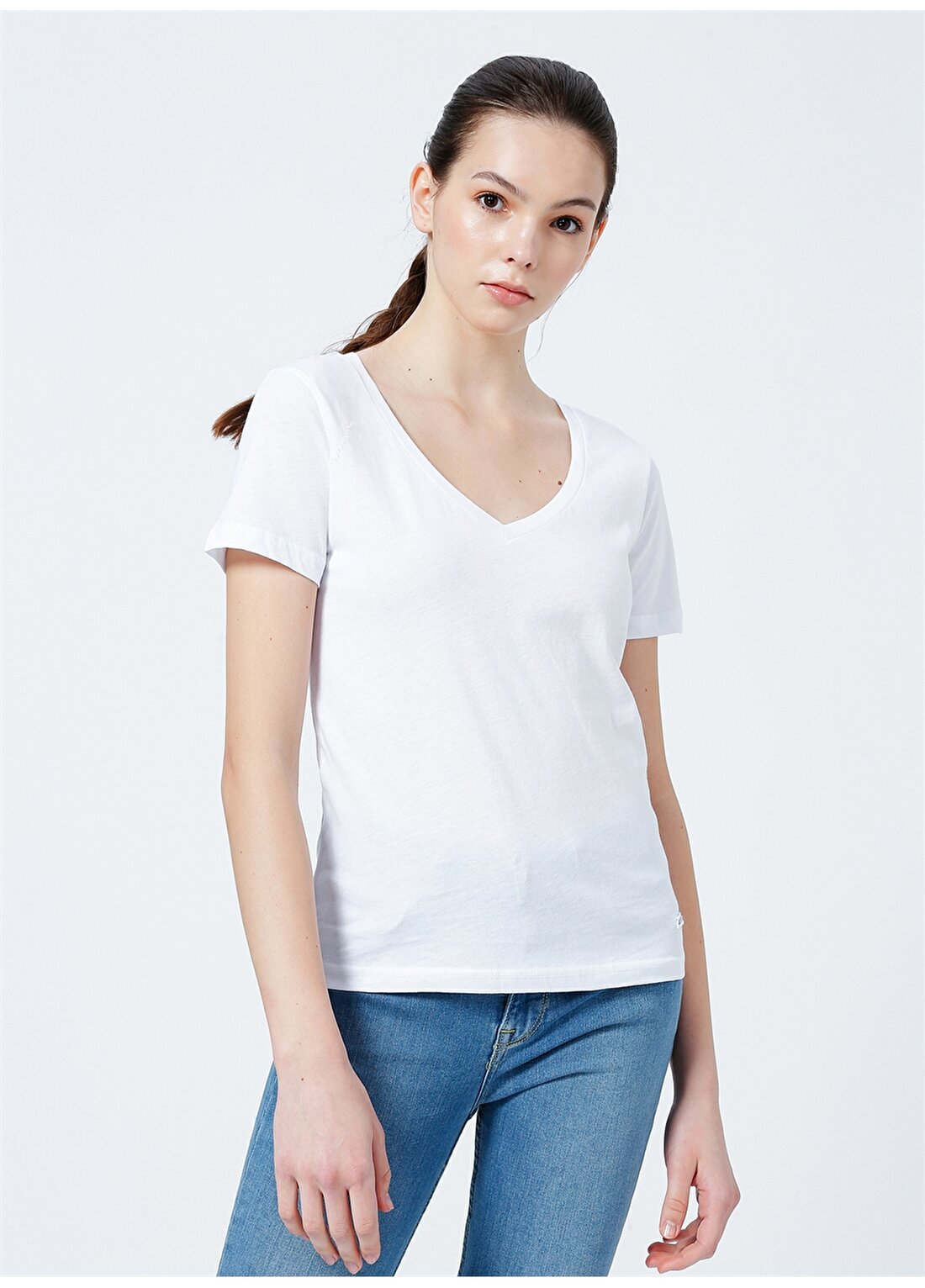 Lee Cooper 222 LCF 242008 V Yaka Normal Kalıp Düz Beyaz Kadın T-Shirt