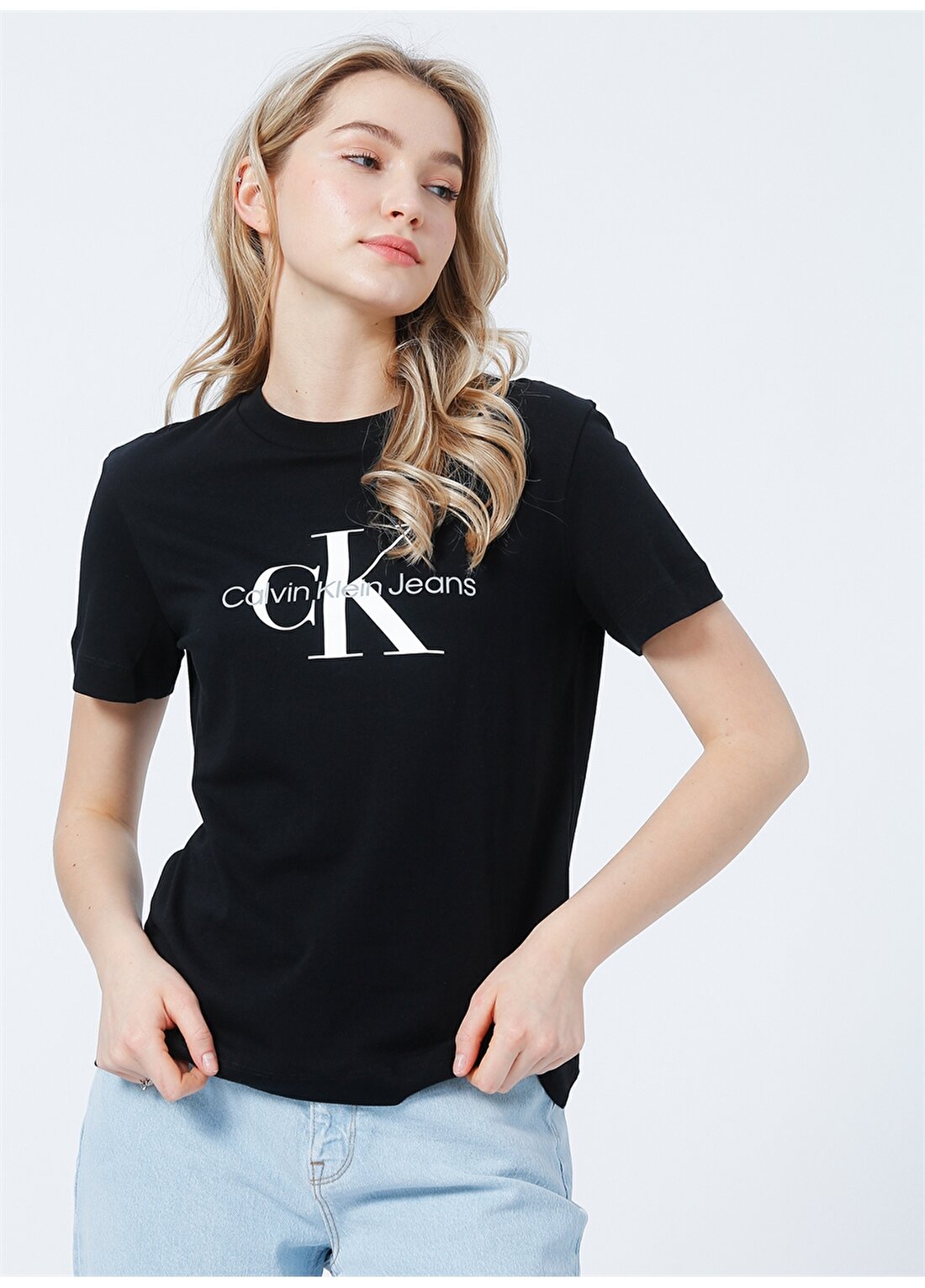 Calvin Klein Jeans Bisiklet Yaka Rahat Siyah Kadın T-Shirt J20J219142BEH