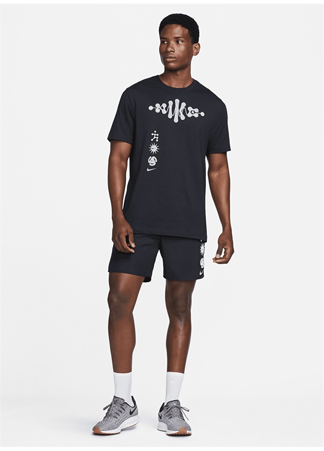 Nike Bisiklet Yaka Düz Siyah Erkek T-Shirt DM5435-010 U NK DF TEE WILD RUN
