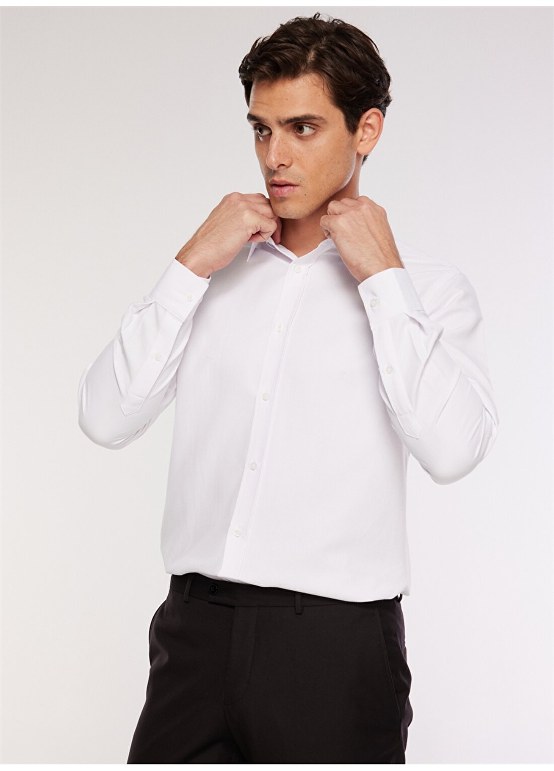 Fabrika Slim Fit Klasik Gömlek Yaka Armürlü Beyaz Erkek Gömlek MAYDOS 3 CEPSIZ KLASIK