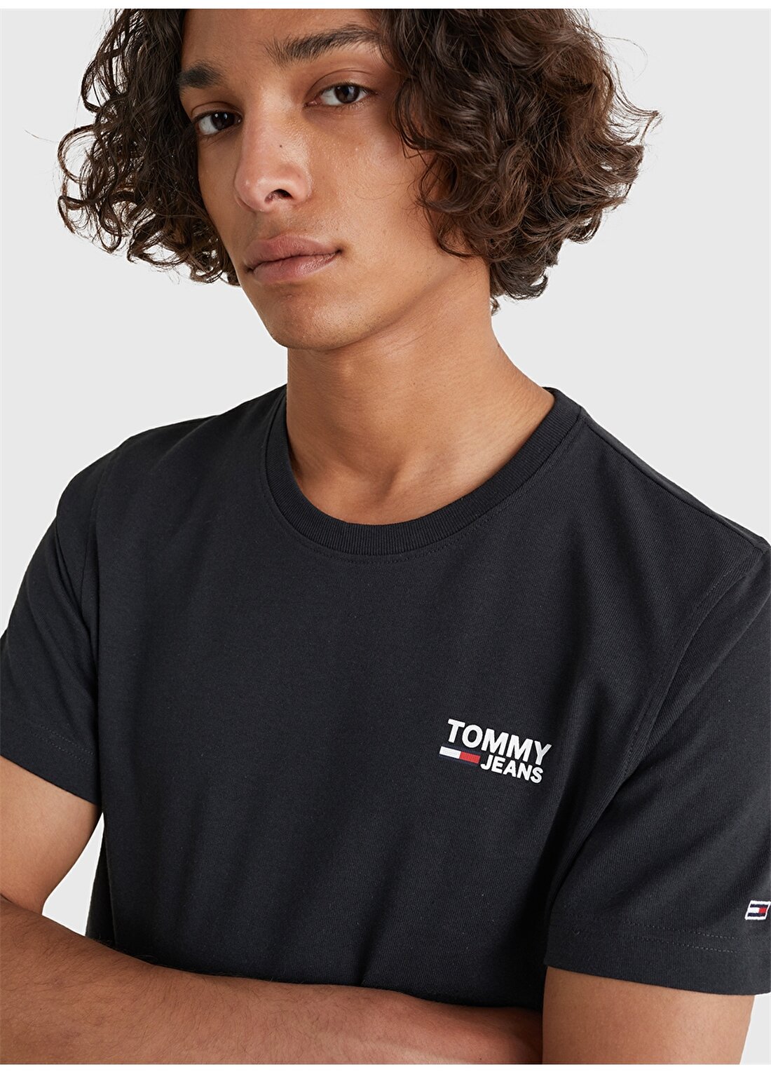Tommy Jeans Bisiklet Yaka Düz Siyah Erkek T-Shirt DM0DM09588-BDS_TJM REGULAR CORP
