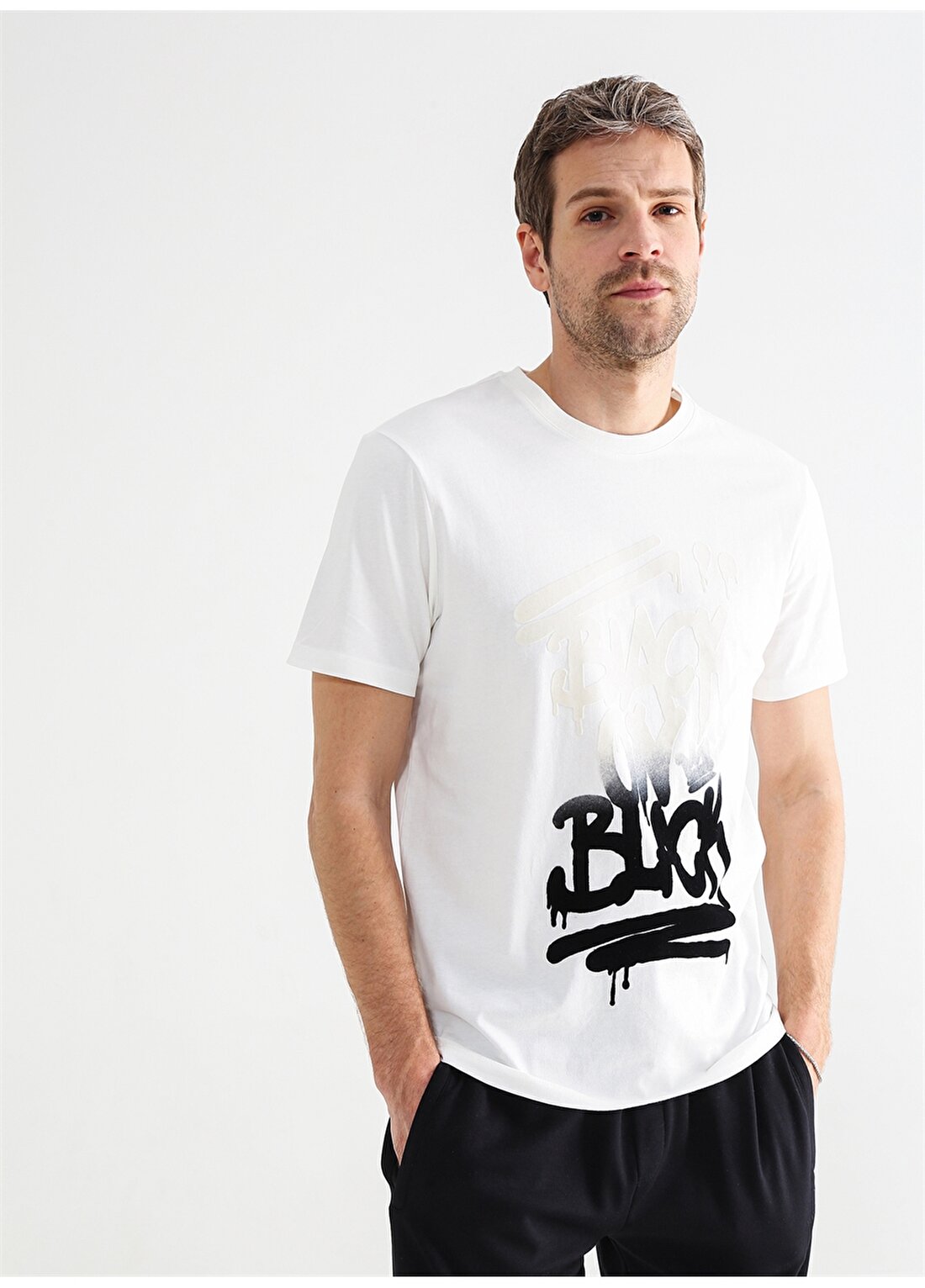 Black On Black Bisiklet Yaka Baskılı Kırık Beyaz Erkek T-Shirt E-SUNAZ