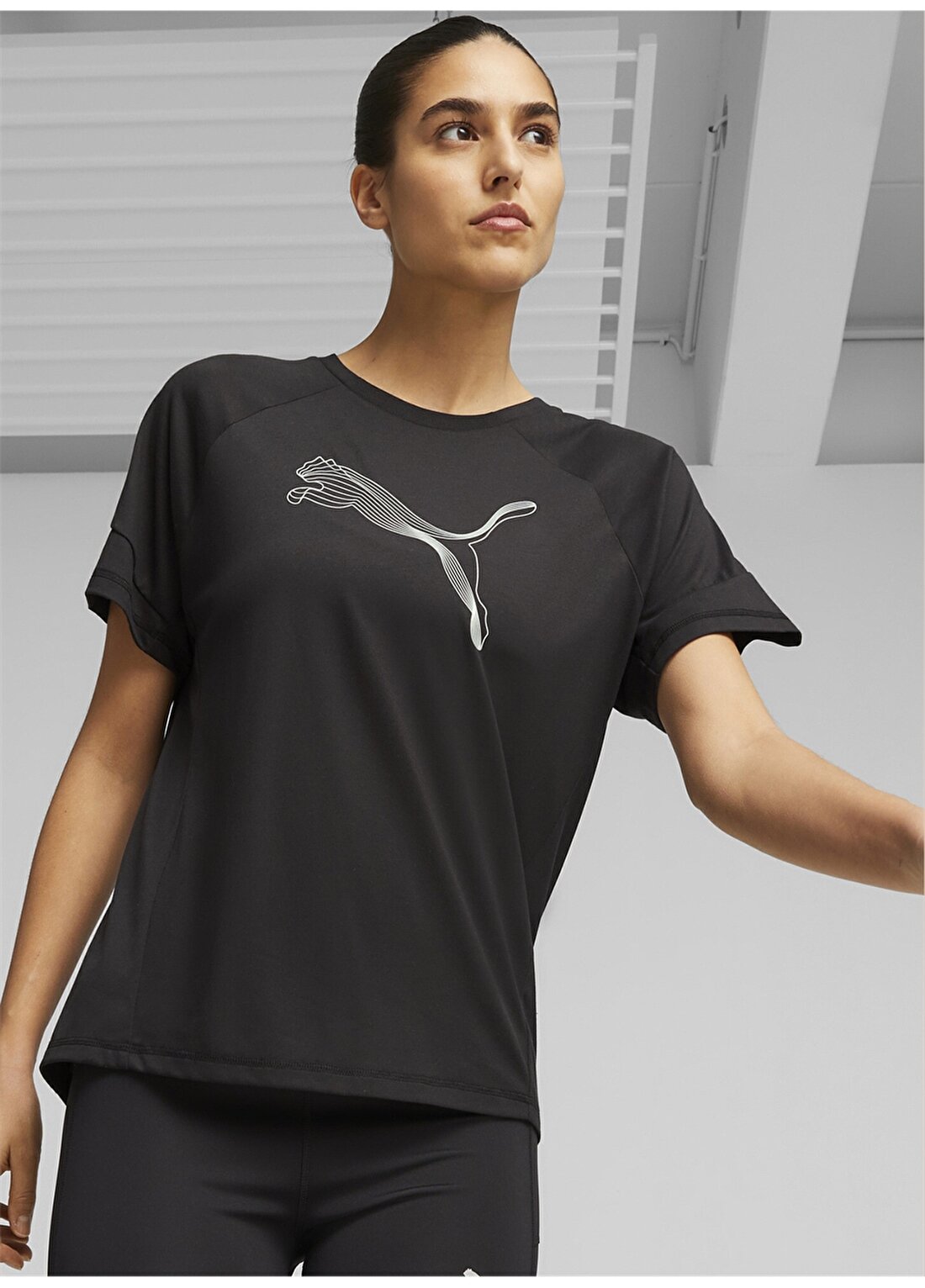 Puma Siyah Kadın Yuvarlak Yaka Regular Fit T-Shirt EVOSTRIPE Tee