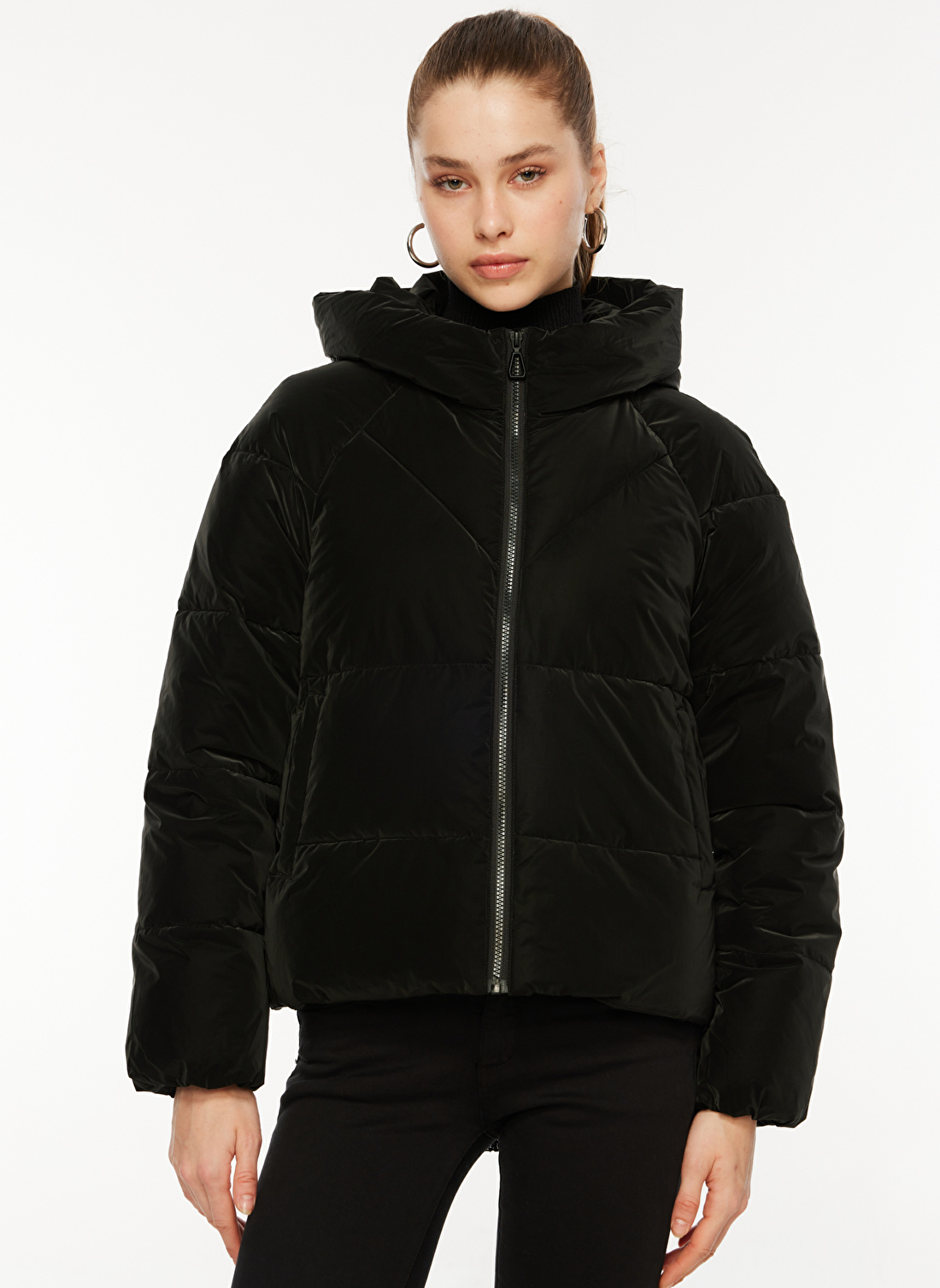 Only Siyah Kadın Kapüşon Yaka Mont 15318451 ONLECE PUFFER JACKET CS OTW 