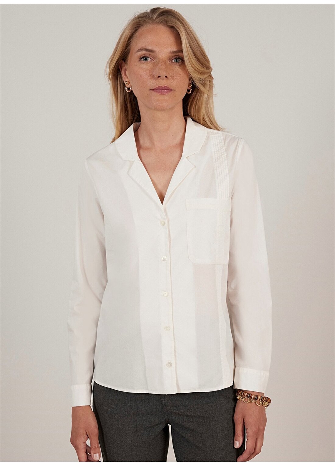 Yargıcı Normal Düz Yaka Kırık Beyaz Kadın Gömlek 23KKGM6006X