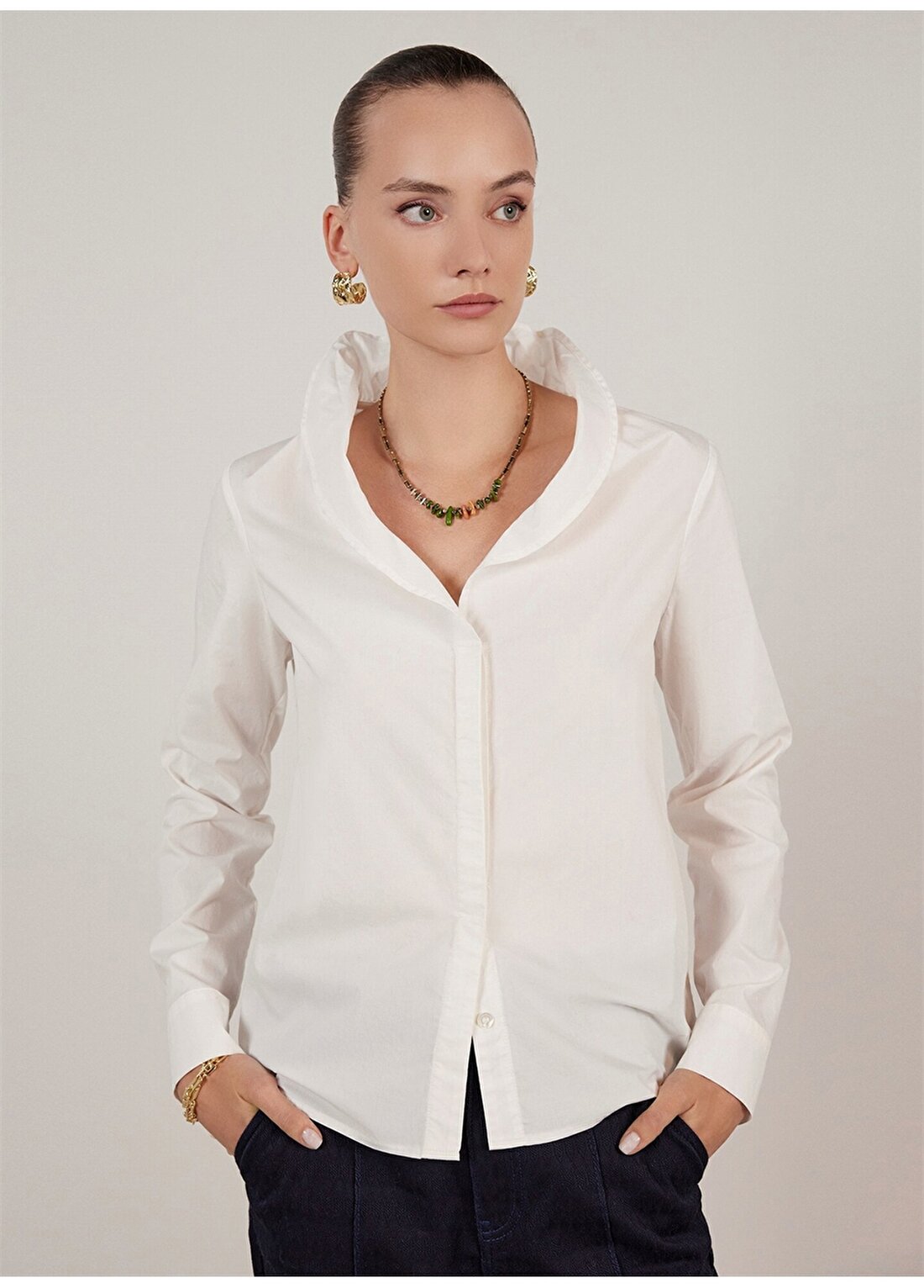 Yargıcı Normal Klasik Yaka Kırık Beyaz Kadın Gömlek 23KKGM6009X