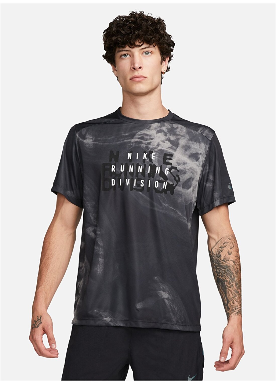 Nike Siyah Erkek Baskılı T-Shirt FB6879-010-M NK DF RUN DVN RISE 365