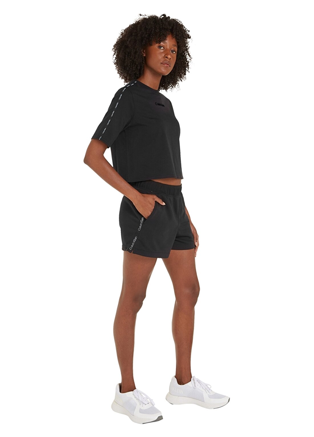 Calvin Klein Siyah Kadın Bisiklet Yaka Normal Kalıp T-Shirt 00GWS4K234BAE-PW - SS Crop T-Shirt