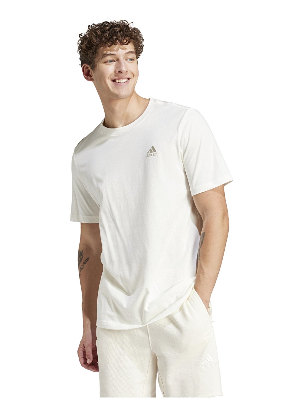 Adidas Beyaz Erkek Yuvarlak Yaka Normal Kalıp T-Shirt IS1318 M