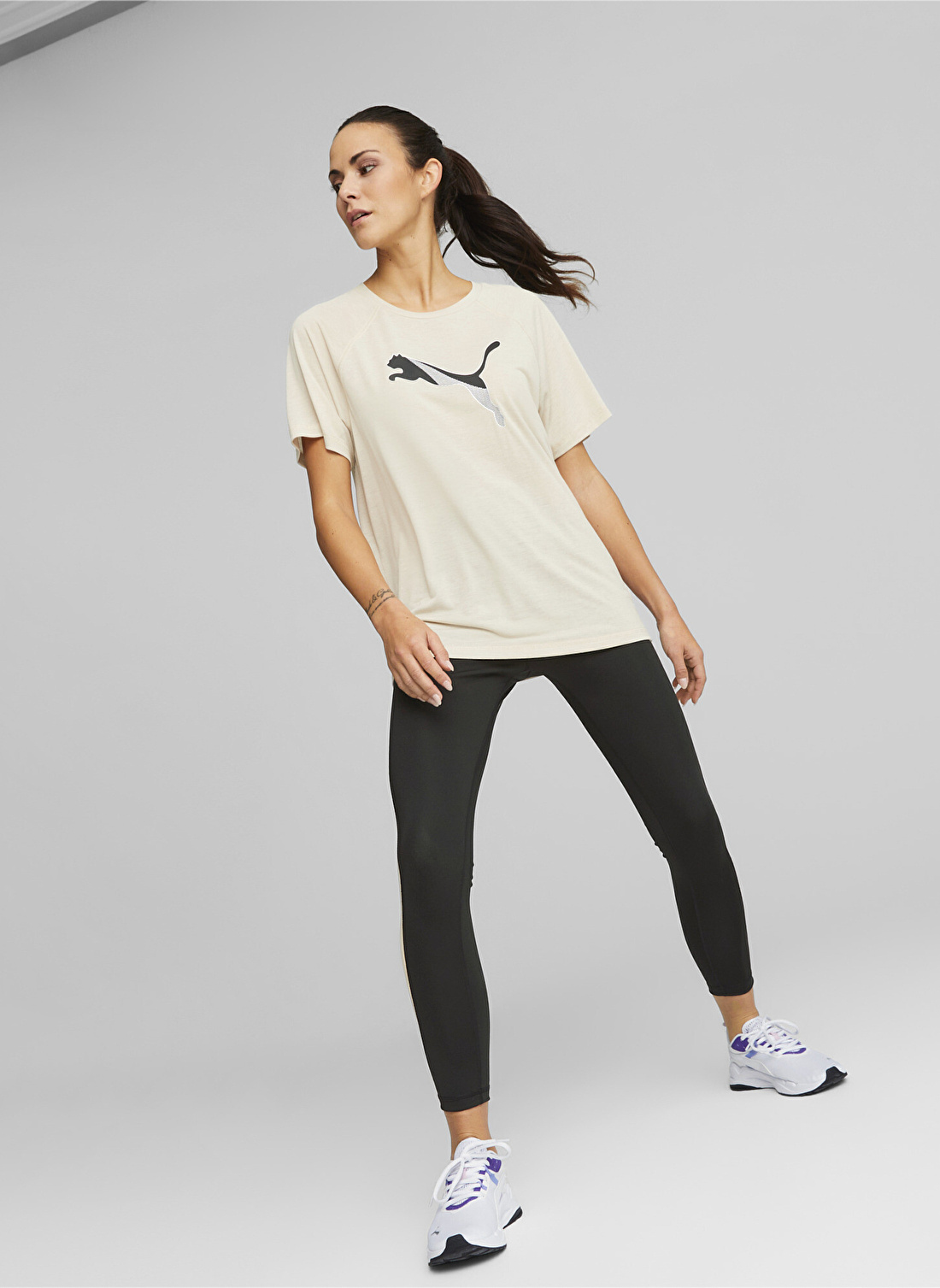 Puma 67306688 EVOSTRIPE Tee Krem Kadın Bisiklet Yaka Regular Fit T-Shirt 