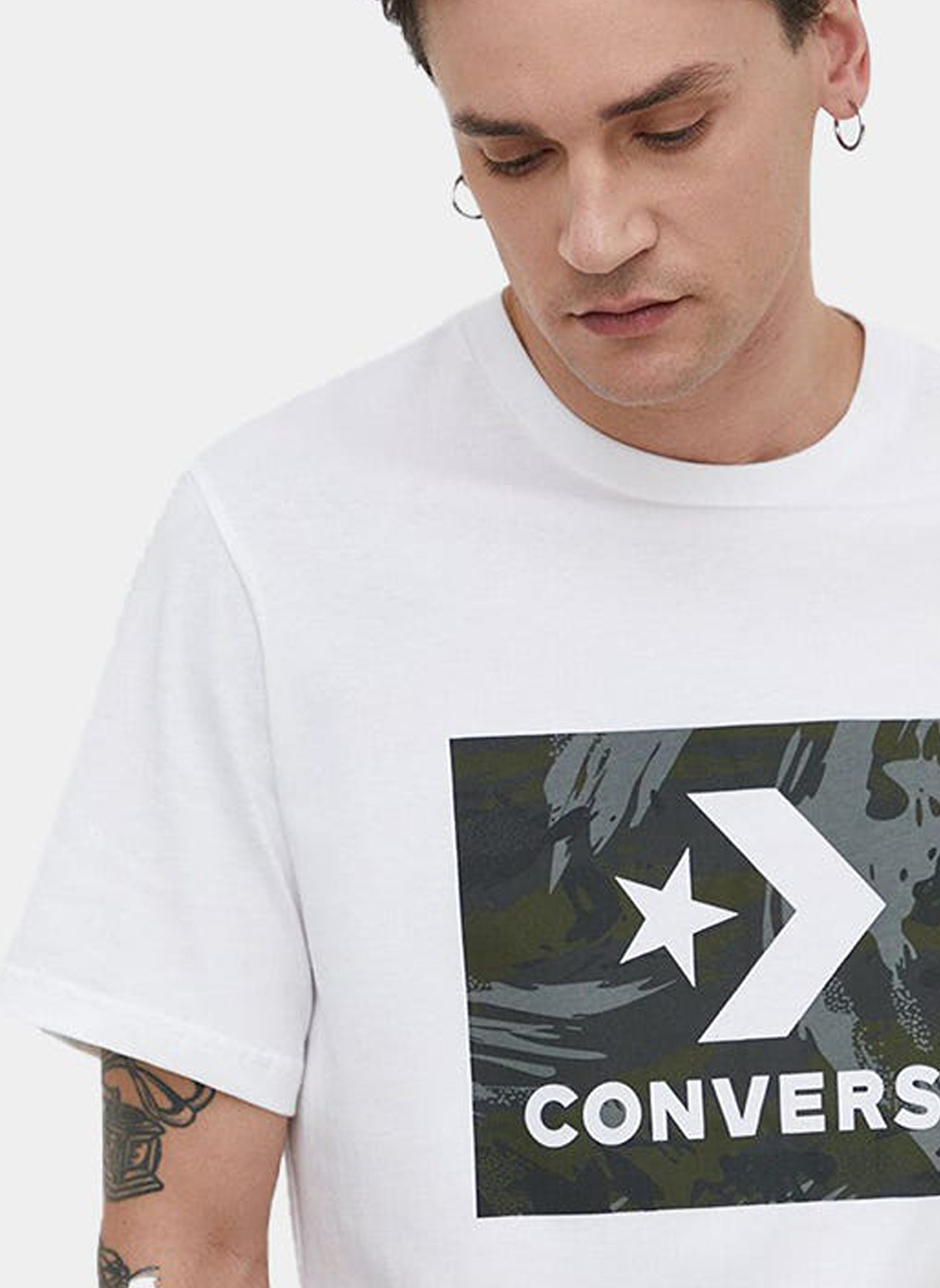 Converse Beyaz Yuvarlak Yaka Normal Kalıp T-Shirt 10026575-A02 STAR CHEVRON CAMO 