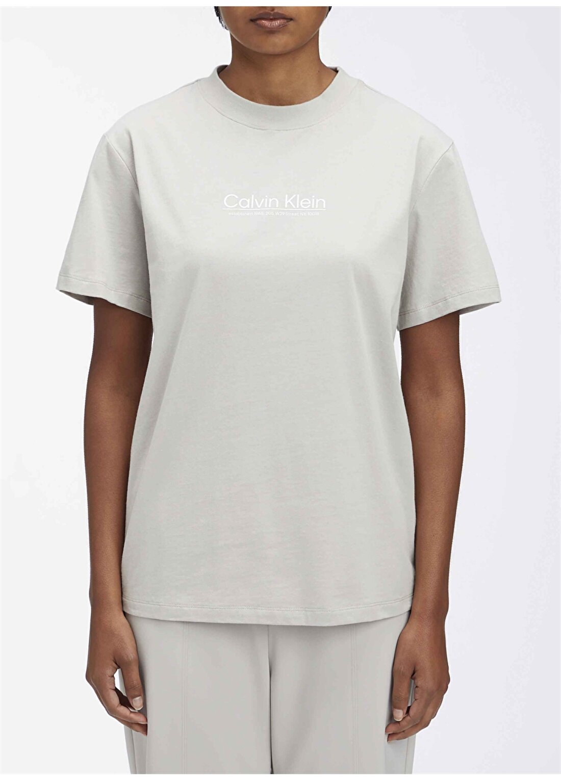 Calvin Klein Bisiklet Yaka Düz Açık Gri Kadın T-Shirt COORDINATES REGULAR T-SHIRT SS