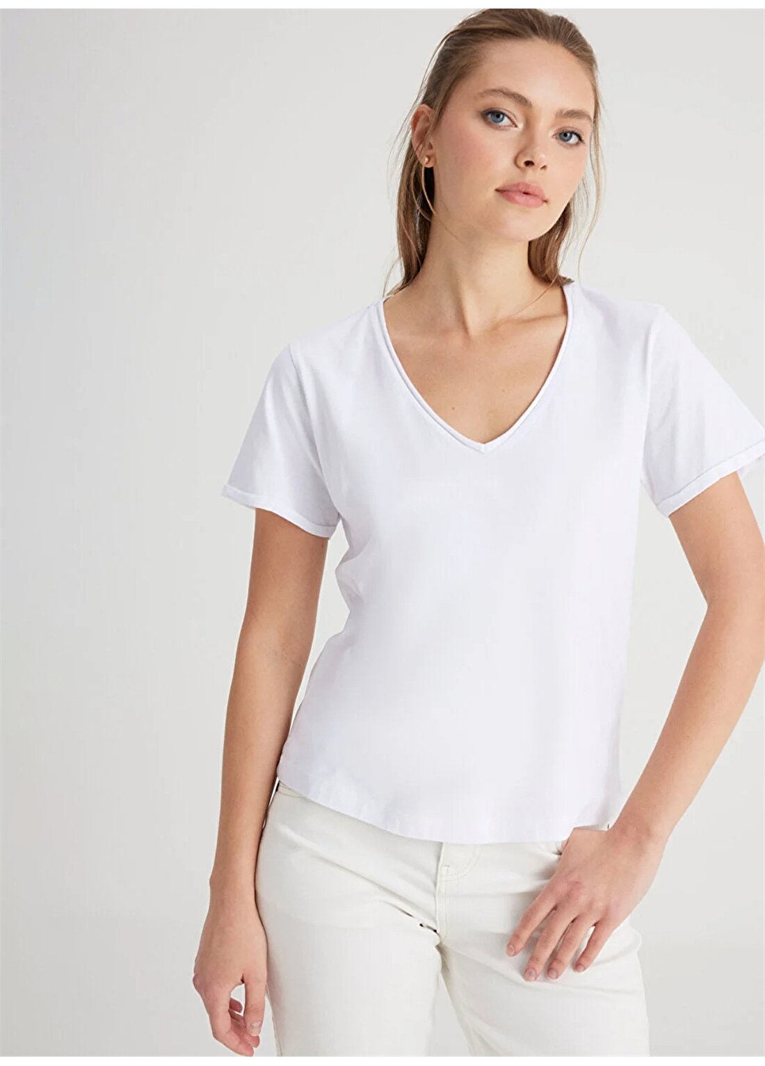 Wrangler V Yaka Beyaz Kadın T-Shirt W241664100-V Yaka T-Shirt