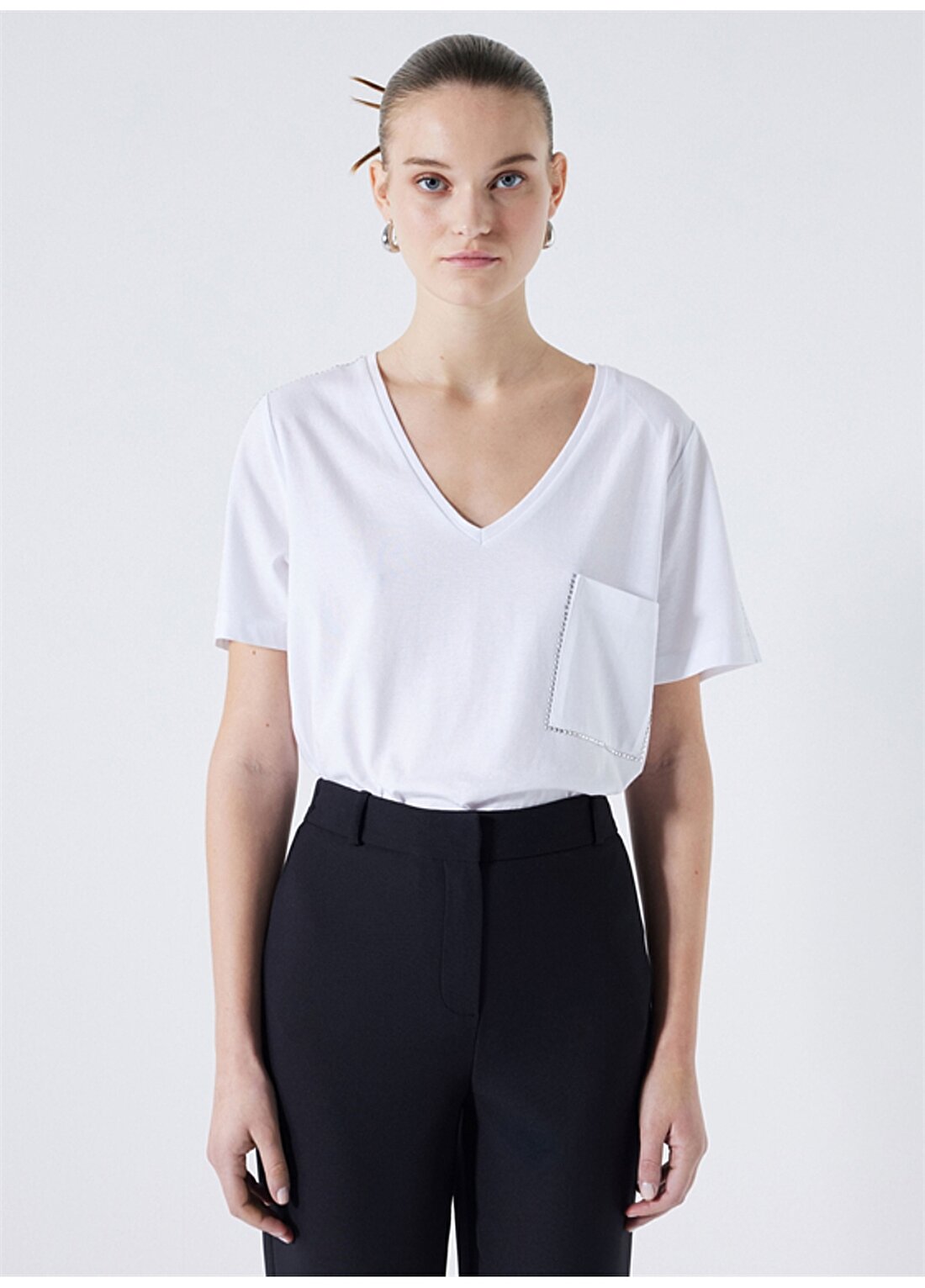 İpekyol V Yaka Taşlı Beyaz Kadın T-Shirt IS1240070222002
