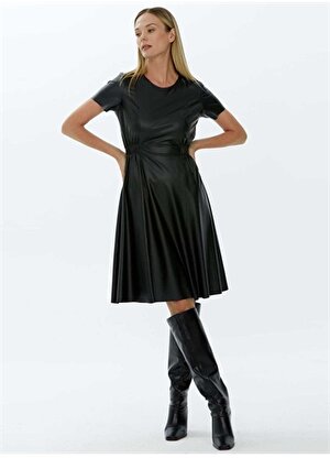 Selen Siyah Kadın Deri Görünümlü Elbise 22KSL7203  