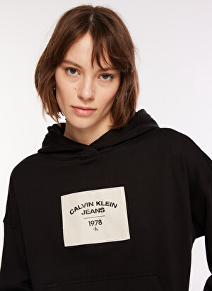 Calvin Klein Jeans Kapüşon Yaka Baskılı Siyah Kadın Sweatshırt J20J222168
