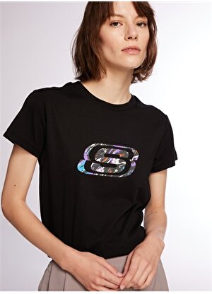 Skechers Siyah Kadın Yuvarlak Yaka T-Shirt 001W Graphic Tee Crew Neck