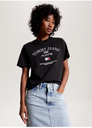 Tommy Jeans Bisiklet Yaka Baskılı Siyah Kadın T-Shirt DW0DW16835BDS