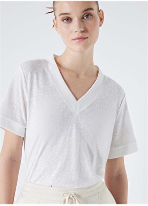 İpekyol V Yaka Düz Kırık Beyaz Kadın T-Shirt IS1240070179096
