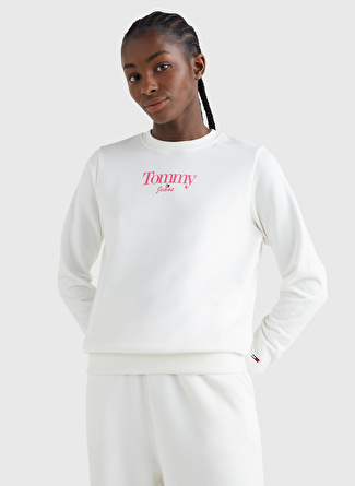 Tommy Jeans Bisiklet Yaka Beyaz Kadın Sweatshırt DW0DW13574YBL BEYAZ SWEATSHIRT